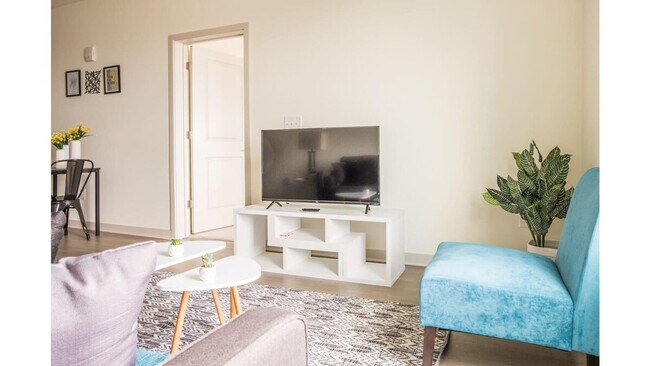 Building Photo - 633 E Main St