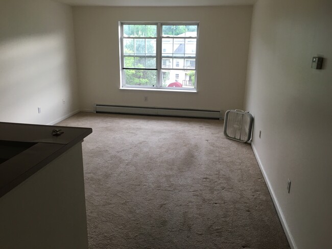 Building Photo - 319 Hildred Dr