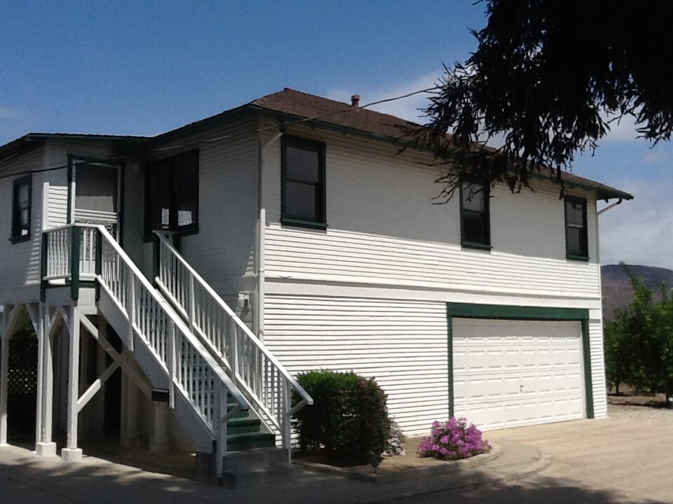 Carriage House - 13660 W Telegraph Rd