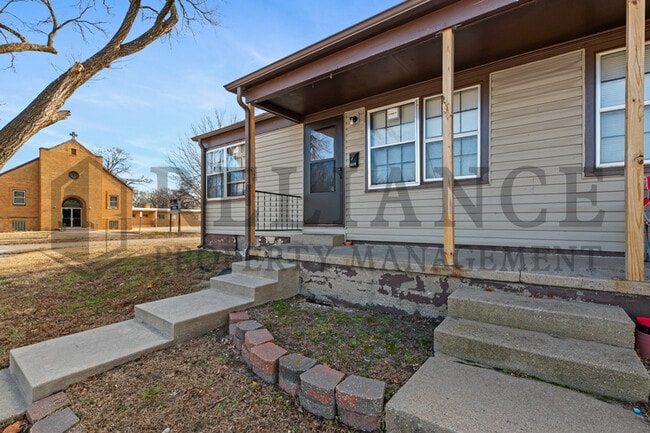 Foto del edificio - 1125 W 16th St N