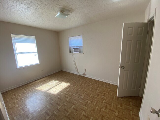 Foto del edificio - 4211 Rockingham St