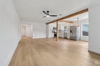 Building Photo - 1105 N Sylvania Ave