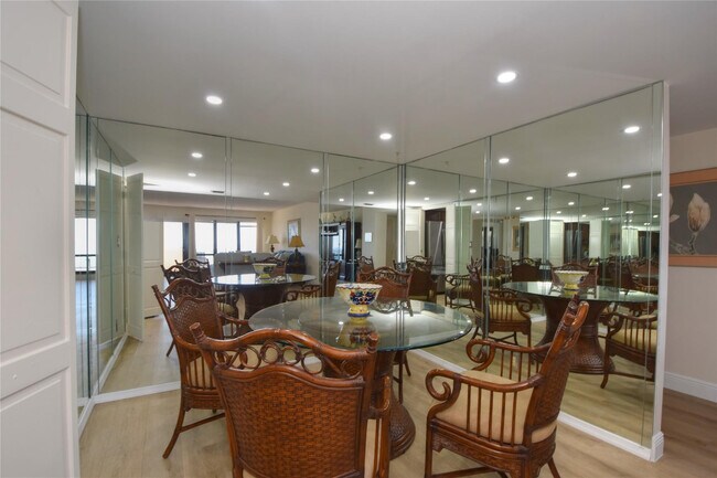 Foto del edificio - 4900 N Ocean Blvd