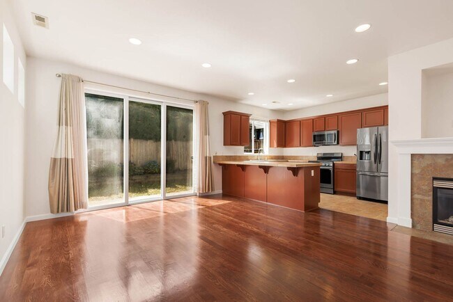 Foto del edificio - 3 Bedroom Home with Open Layout, Large Garage & Primary Suite