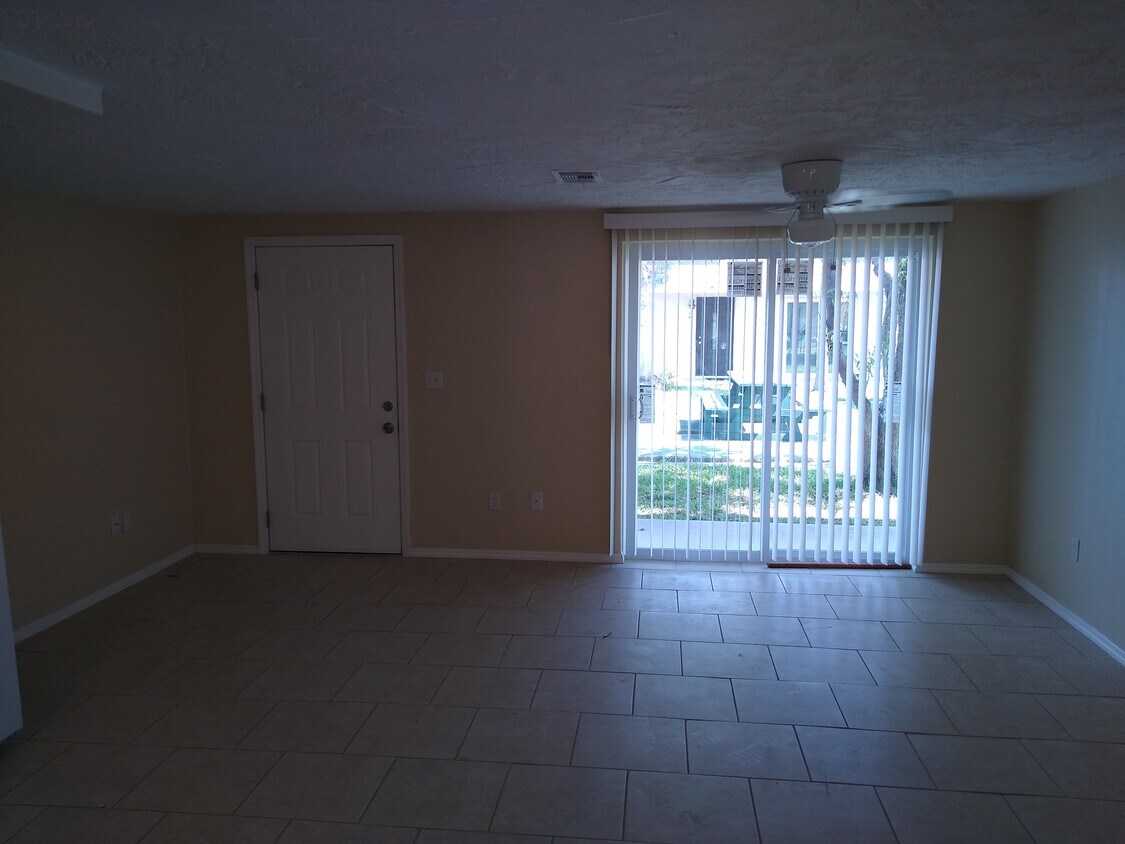 Building Photo - 9734 Hidden Ln