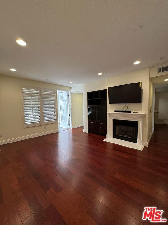 Building Photo - 5625 Playa Vista Dr