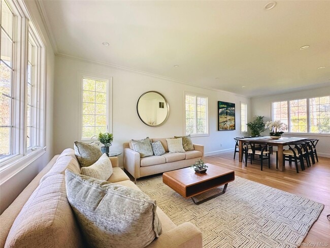 Building Photo - 10 Ginny Ln