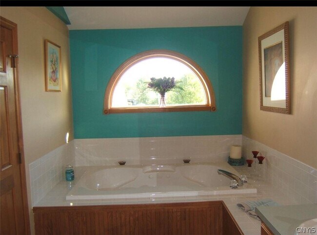 Foto del edificio - 61 Midlake Cir