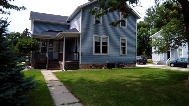 3 bedroom lower - 31 Mill St