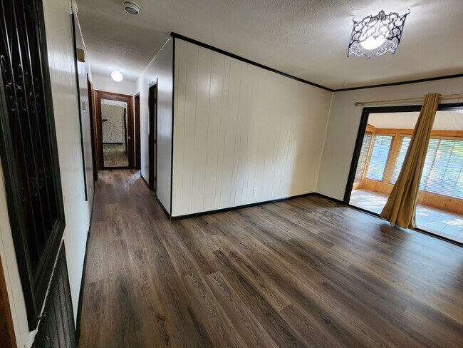 Foto del edificio - 7713 Widdecomb Rd