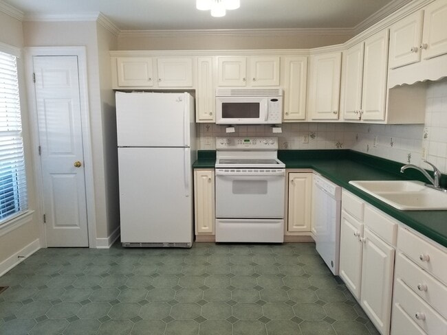 Building Photo - Condod In Woodlake