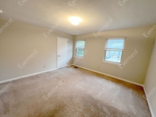 Foto del edificio - 2435 Hampstead Dr