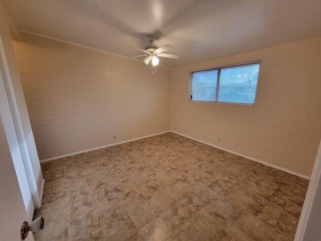 Foto del edificio - 3423 E Flower St