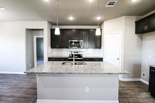 Building Photo - 504 Lakeway Ln