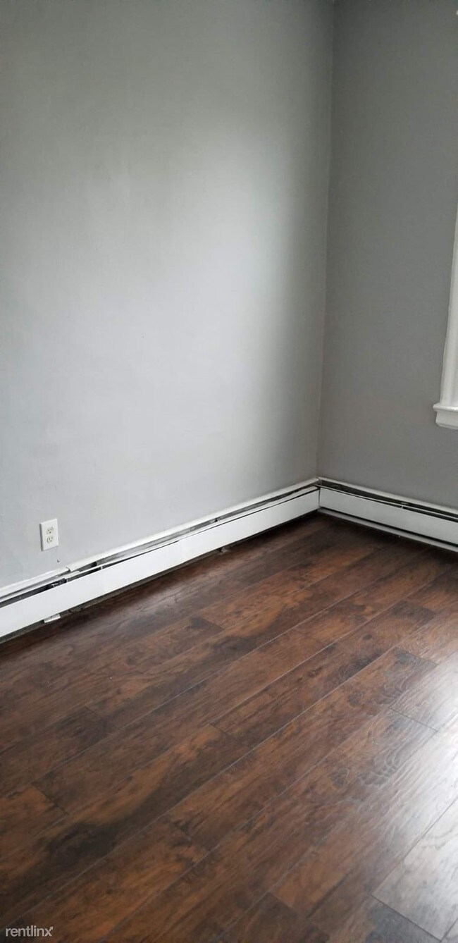 Building Photo - 2 br, 1 bath  - 82 Brookdale Ave Apt 3Q