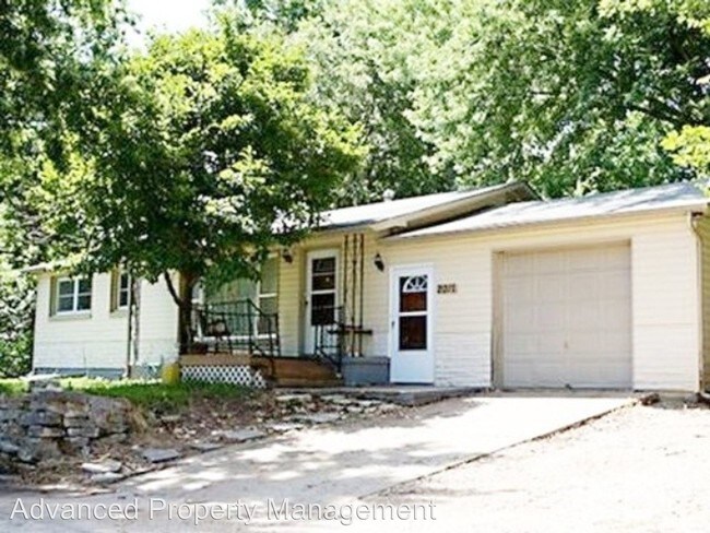 Building Photo - 2011 Tecumseh Rd