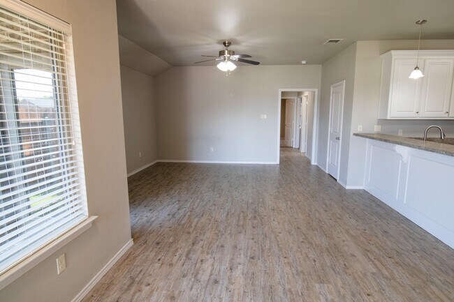 Foto del edificio - 9801 Avenue W