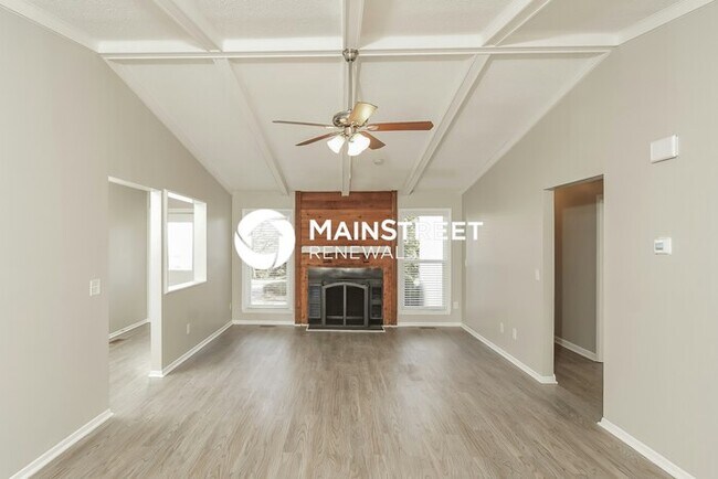 Building Photo - 4 Bedroom Pet-Friendly Home in Greensboro,...