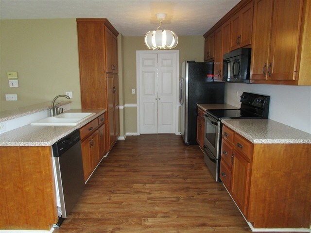 Building Photo - 1013 Fieldstone Drive