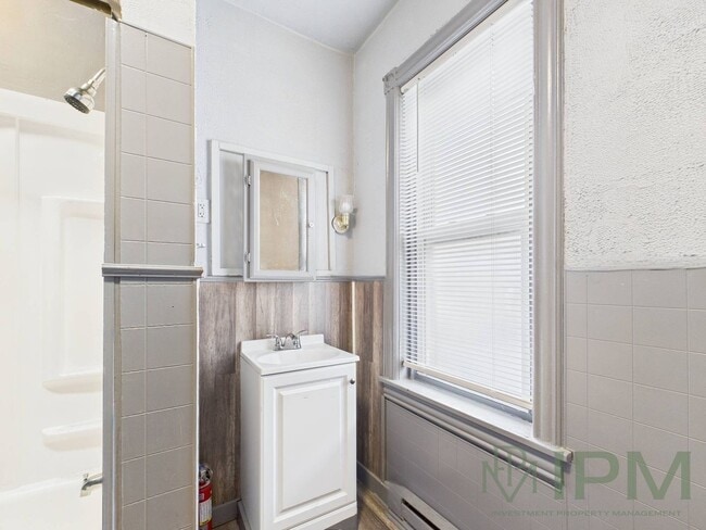 Building Photo - 734 Lehman St