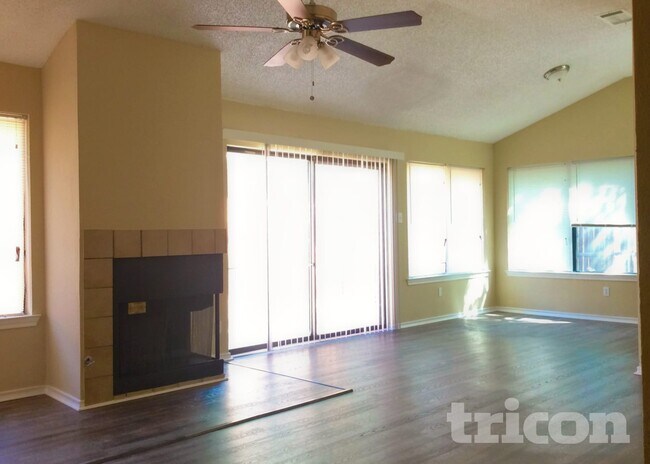 Foto del edificio - 3086 Rustlewind Ln