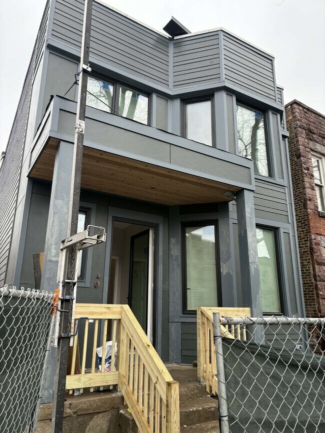 Foto del edificio - 6321 S Eberhart Ave