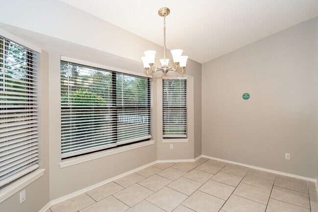 Building Photo - 574 Radnor Ln