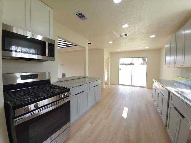 Foto del edificio - 6706 Dinner Creek Ct