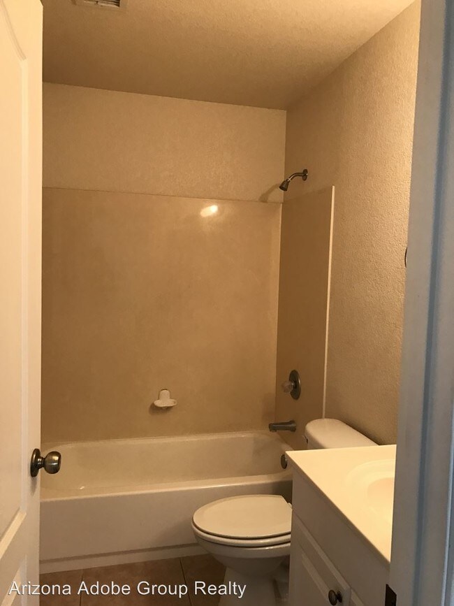 Building Photo - 2 br, 2 bath Apartment - 4470 E. Canyon Trail