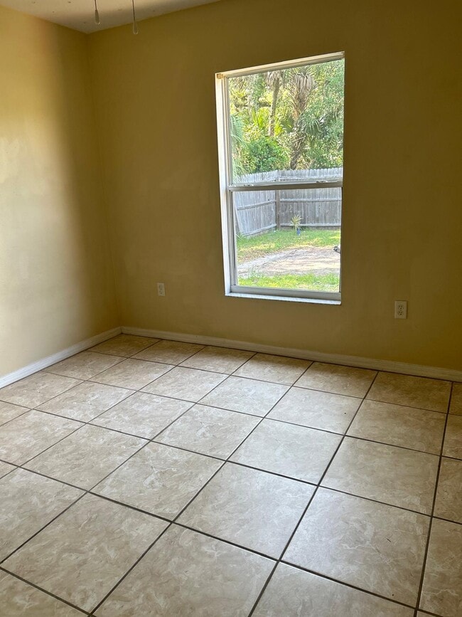 Building Photo - 164 Redwing Ct