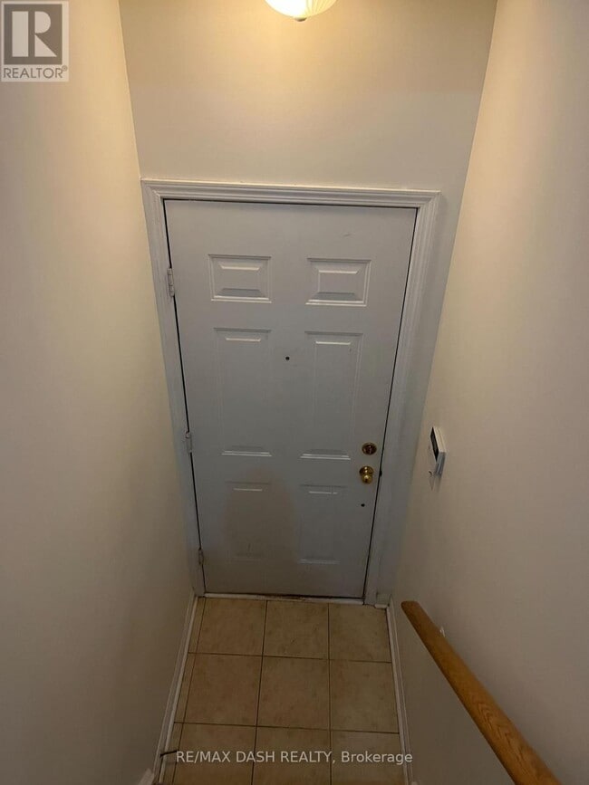 Building Photo - 88 Carr St