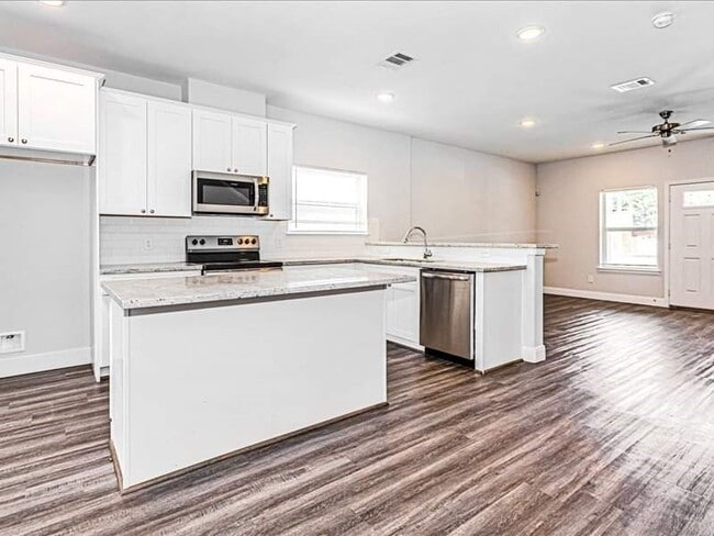 Building Photo - 9314 Sundown Dr