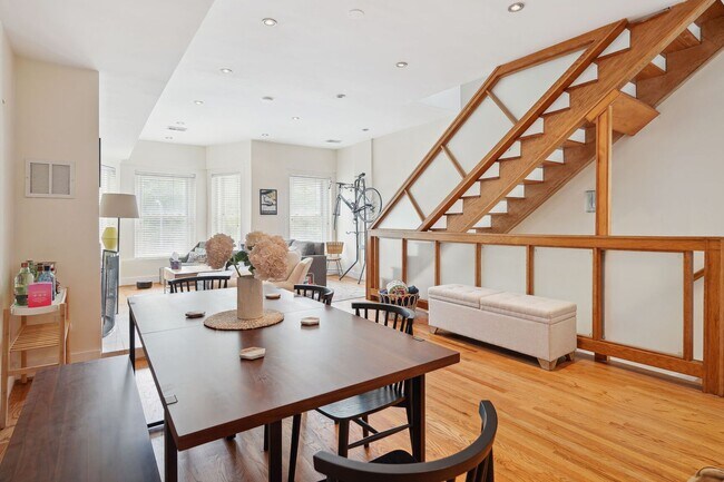 Foto del edificio - Beautiful 3br/4ba Columbia Heights Home wi...