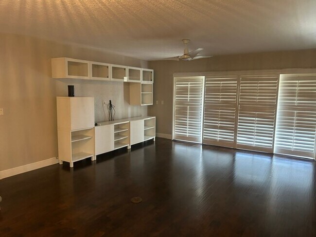 Foto del edificio - Luxury living with an Intracoastal view and direct access to dock, marina and lift