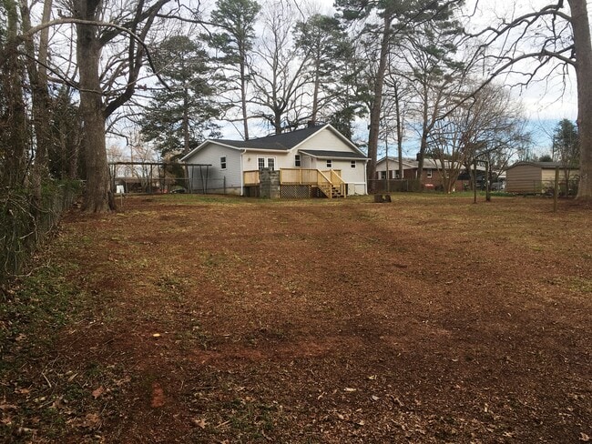Building Photo - 714 Old Grove Rd