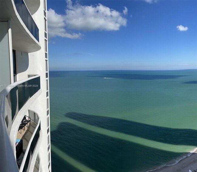 Foto del edificio - 16001 Collins Ave