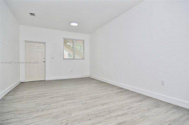 Foto del edificio - 1658 SE 28th Ct