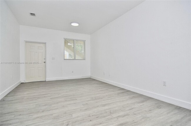 Building Photo - 1658 SE 28th Ct