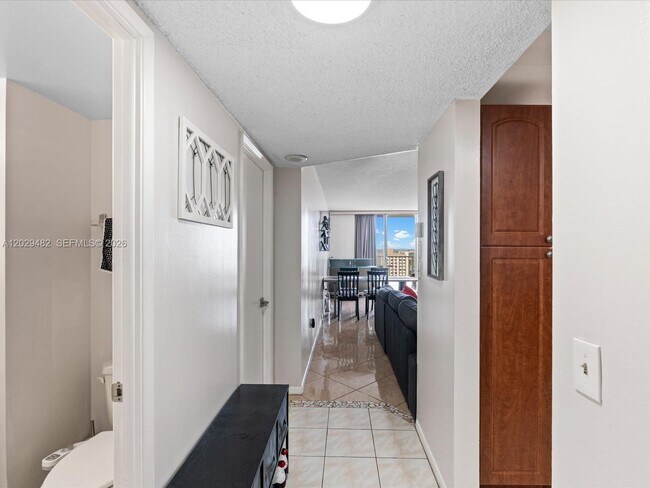 Foto del edificio - 2801 NE 183rd St