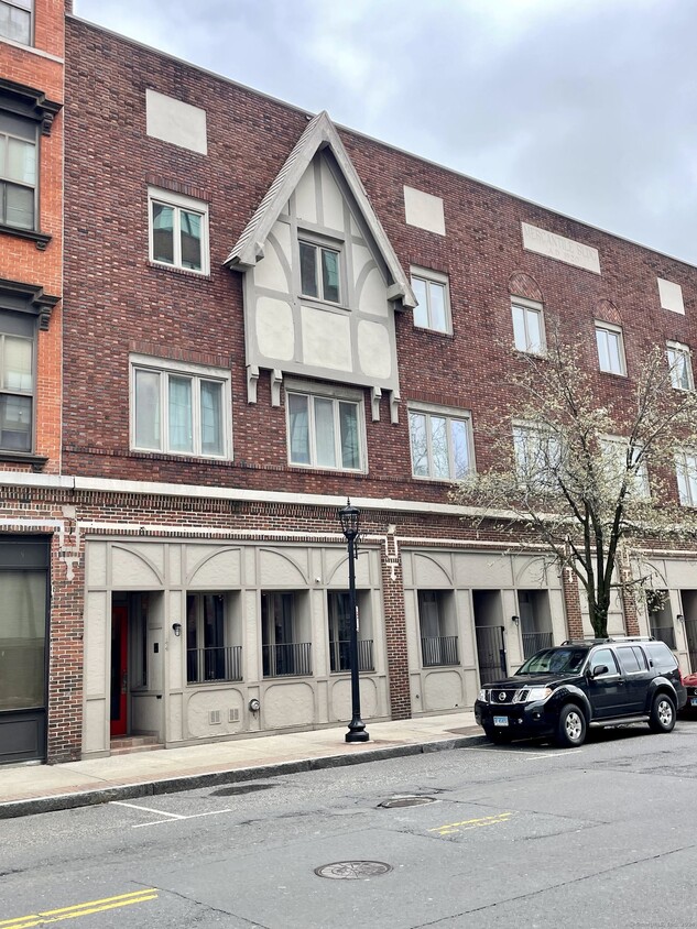 Primary Photo - 42 S Main St