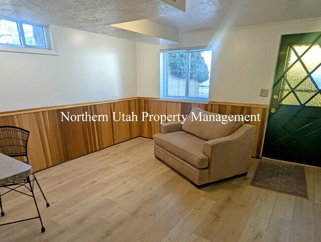 Foto del edificio - 1 Bed 1 Bath Lower Unit