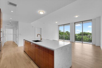 Building Photo - 2678 Tigertail Ave