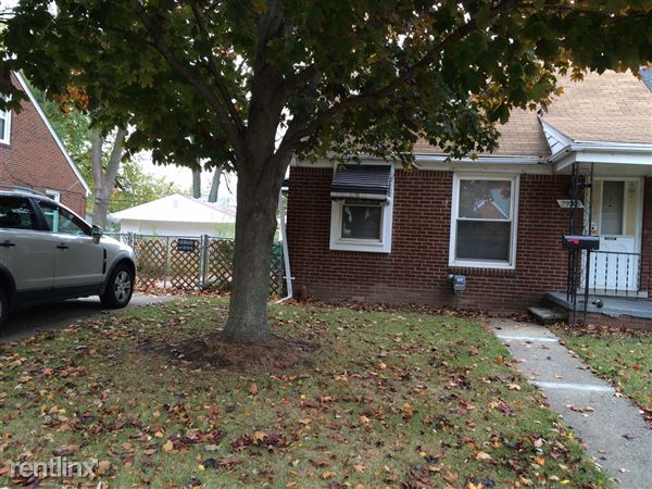 Primary Photo - 23088 Brittany Ave