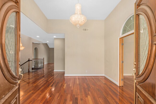 Building Photo - 540 W 25th St