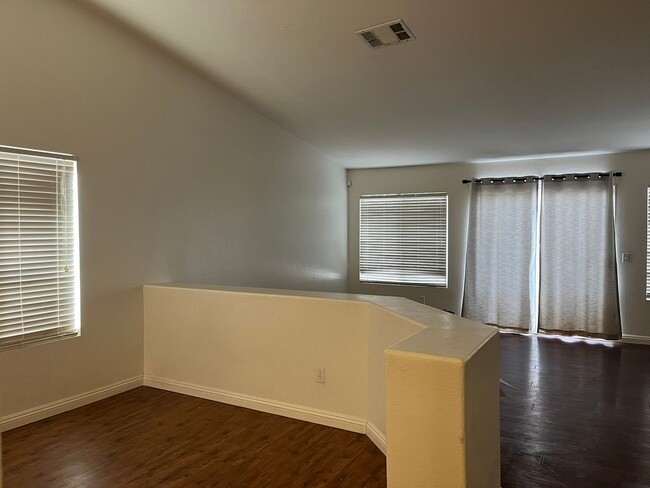 Building Photo - Home Available in Victorville!