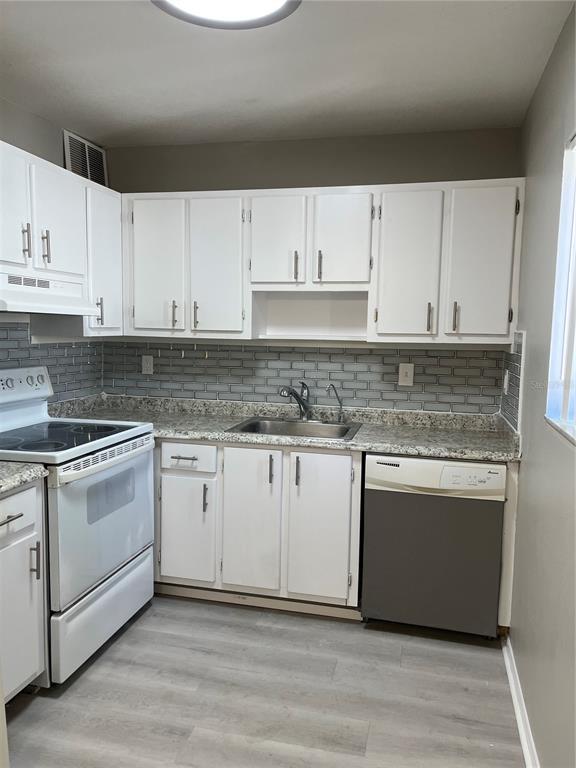 Foto del edificio - 3300 Fox Chase Cir