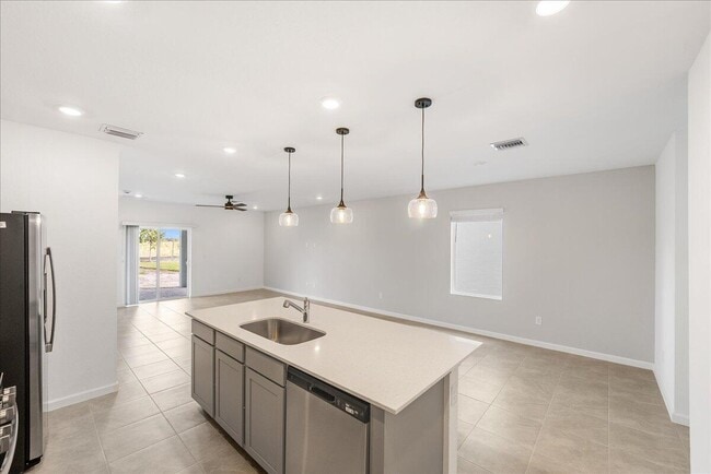 Building Photo - 11177 Fernbrook Dr