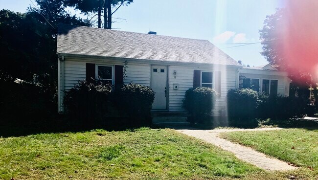 Building Photo - 12 Ledgewood Rd
