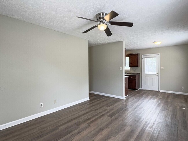 Building Photo - 670 Artic Ave