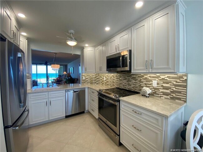Building Photo - 10000 S Ocean Dr